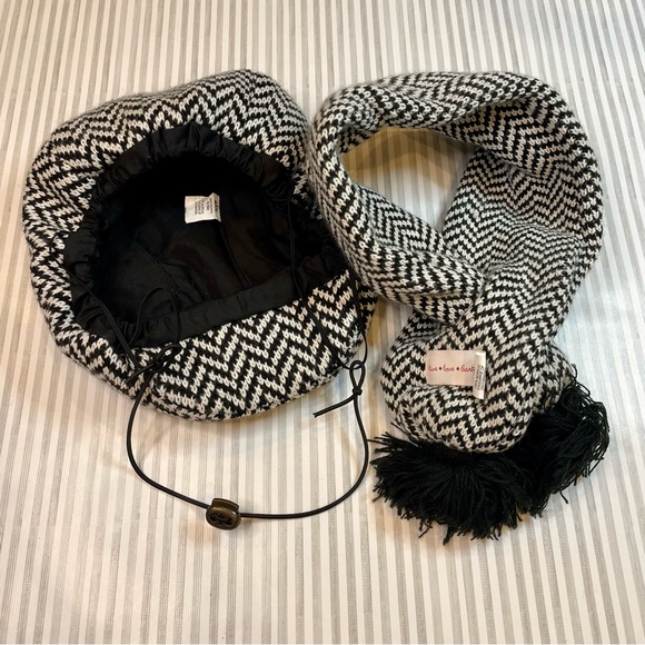 NWOT! Live Love Bark XL Dog Hat and Scarf - Picture 2 of 3